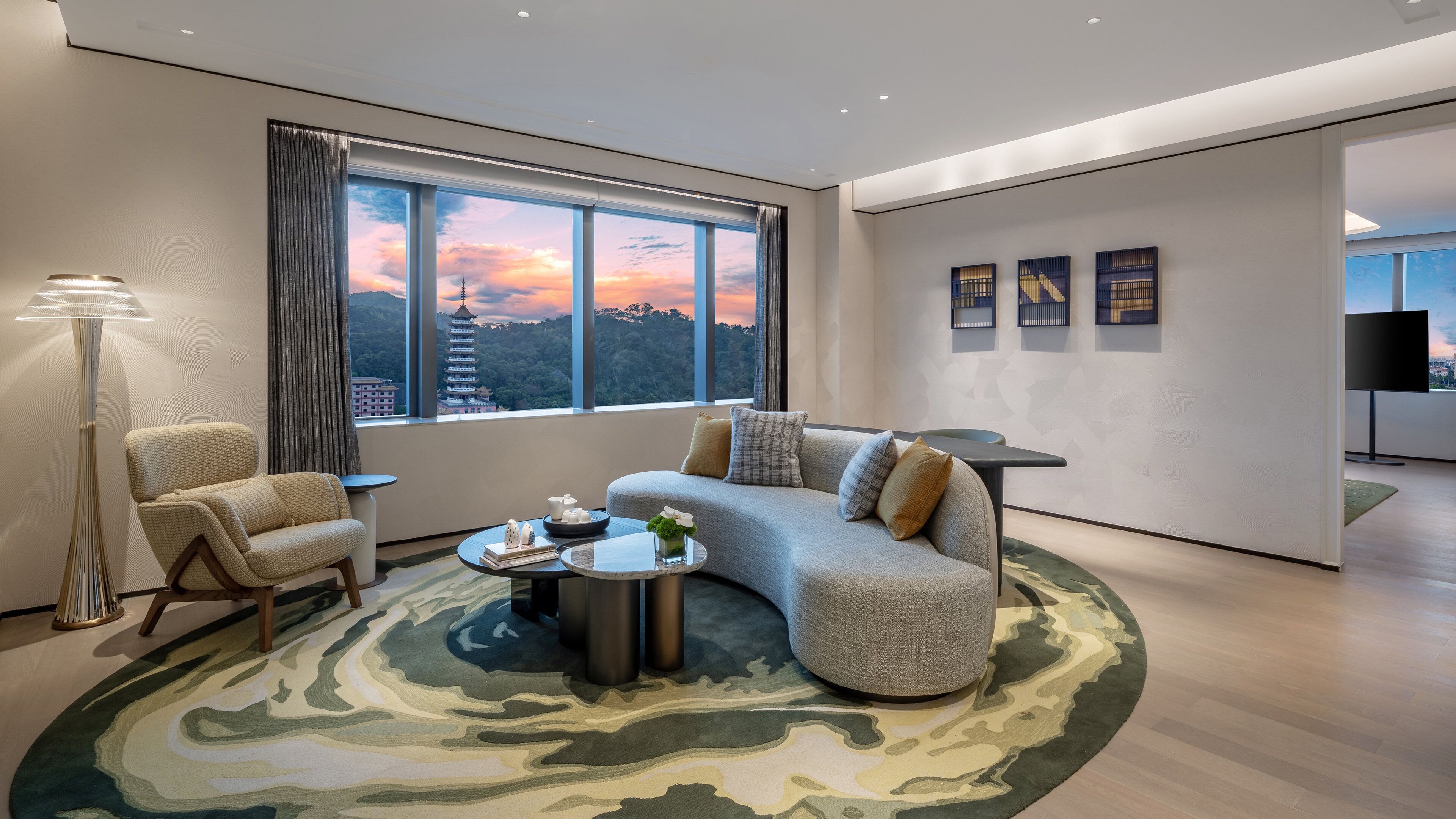 Suite, 2 Bedrooms, Accessible, Club lounge access (1 King)