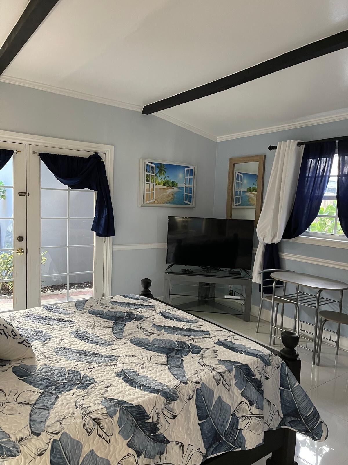 1 slaapkamer, een strijkplank/strijkijzer, gratis wifi, beddengoed