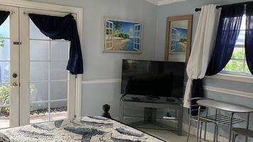 1 slaapkamer, een strijkplank/strijkijzer, gratis wifi, beddengoed