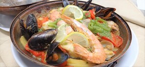 Ảnh chưa phân loại, 5 trong số 57 ảnh, nút