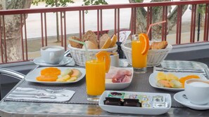 Outdoor dining - Hotel Imperio Do Minho (Ponte de Lima)