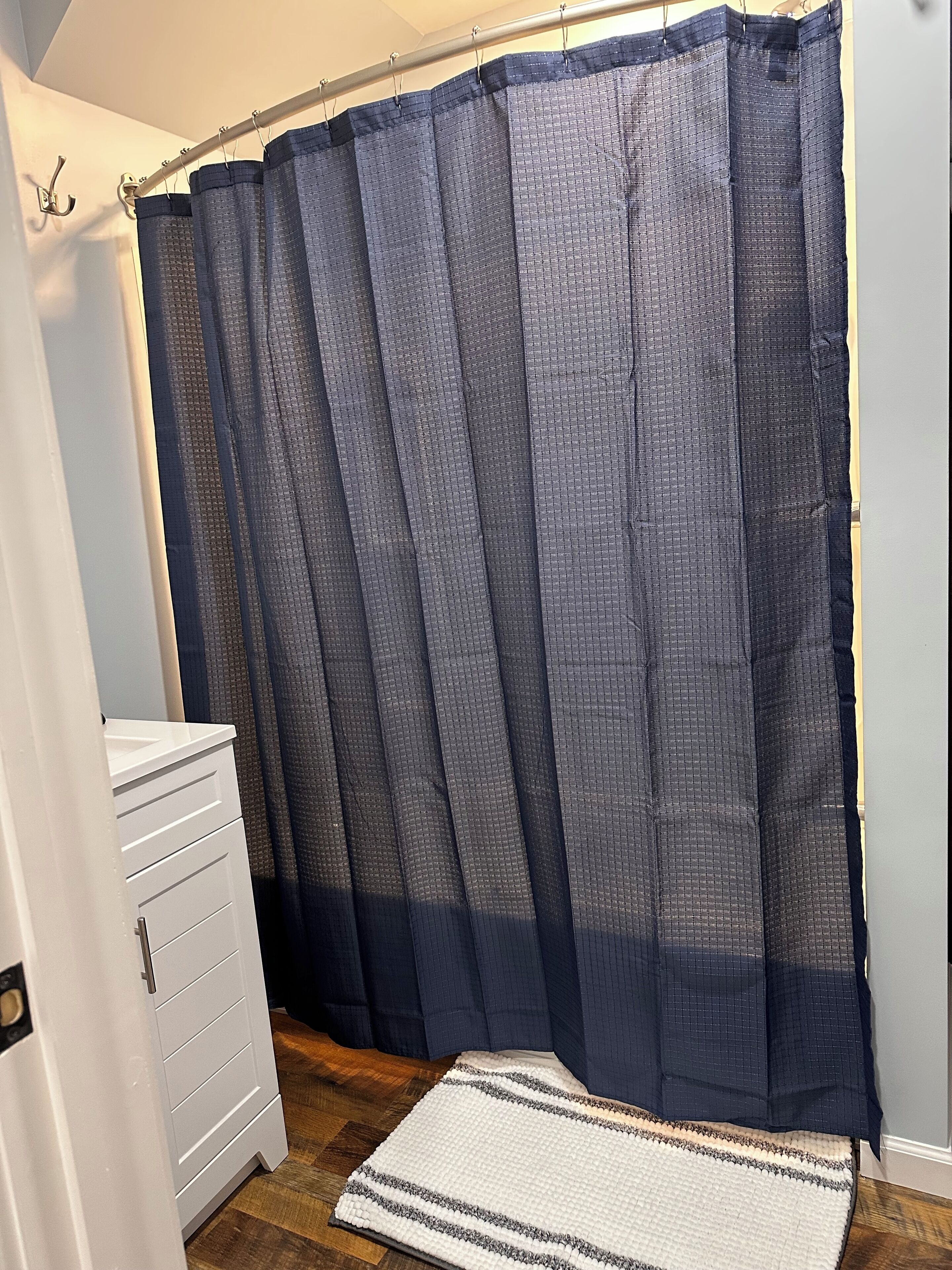 Haartrockner, Handtücher, Toilettenpapier