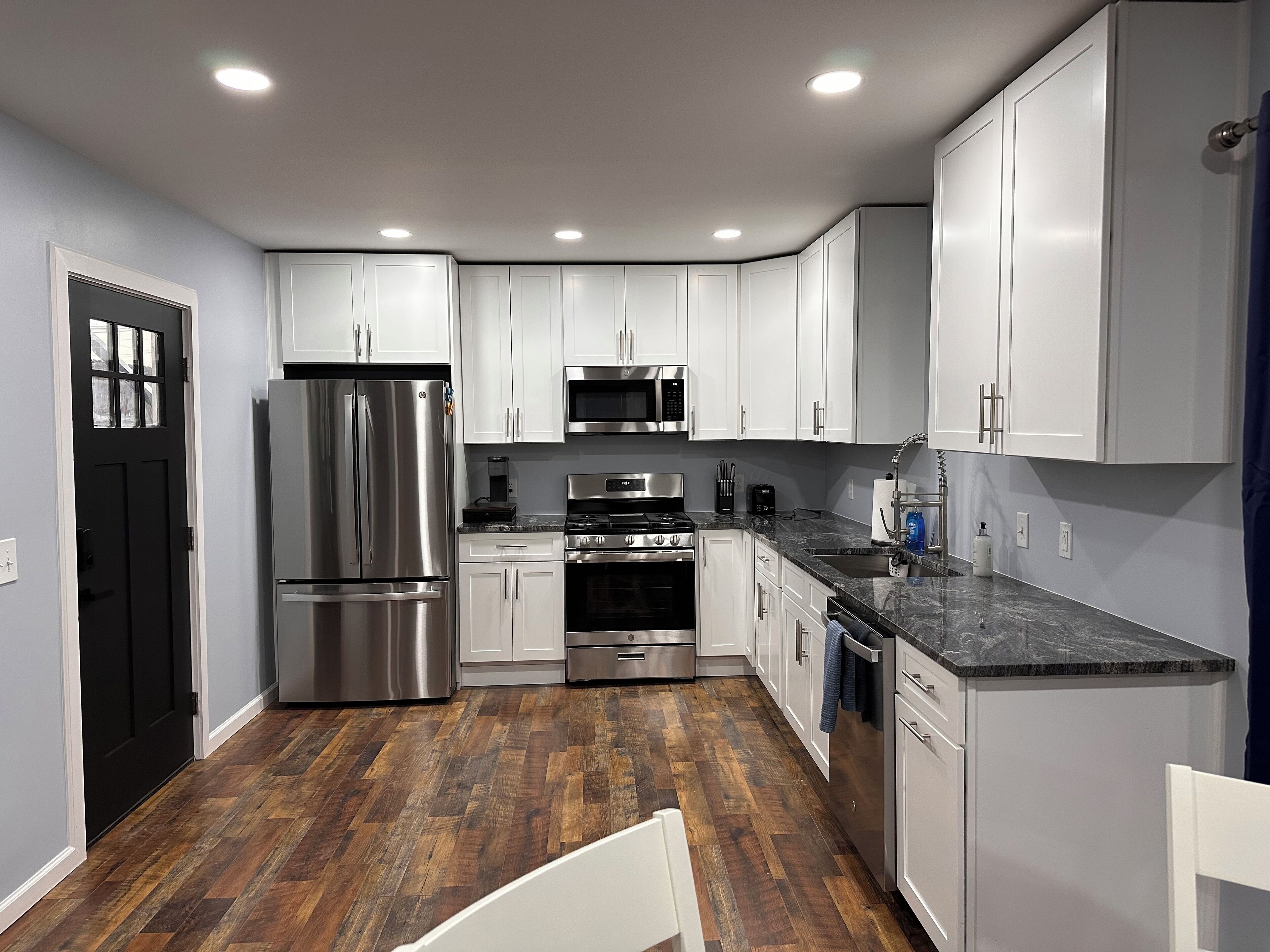 冰箱、微波炉、烤箱、炉灶