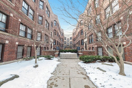 Beautifully Remodeled 2B/2BA Hyde Park