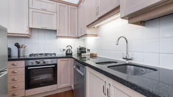 House, Multiple Beds, Kitchen, City View (FS11A (House)) | Private kitchen