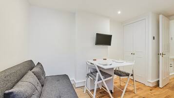 House, Multiple Beds, Kitchen, City View (FS11A (House)) | Living area