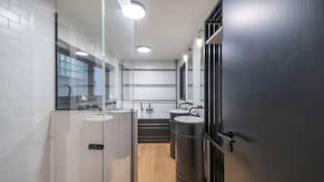 Appartement, plusieurs lits, cuisine, vue ville (Long Acre 4) | Salle de bain
