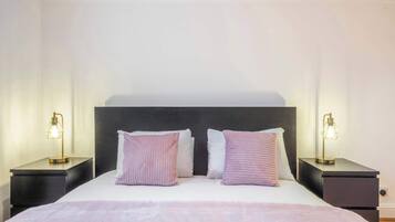 Apartment, 2 Queen Beds, Kitchen, City View (Fitzroy St 39E) | 2 bedrooms