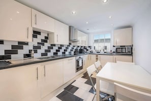 公寓, 2 張加大雙人床, 廚房, 城市景觀 (Fitzroy St 39E) | 私人廚房