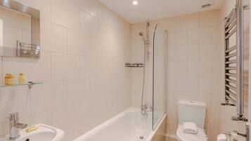Apartment, 1 Double Bed with Sofa bed, Kitchen, City View (GTS 1, 59) | Bathroom | Towels