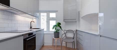 Apartment, 1 King Bed, Kitchen, City View (Hanson St 23, 12) | Private kitchen