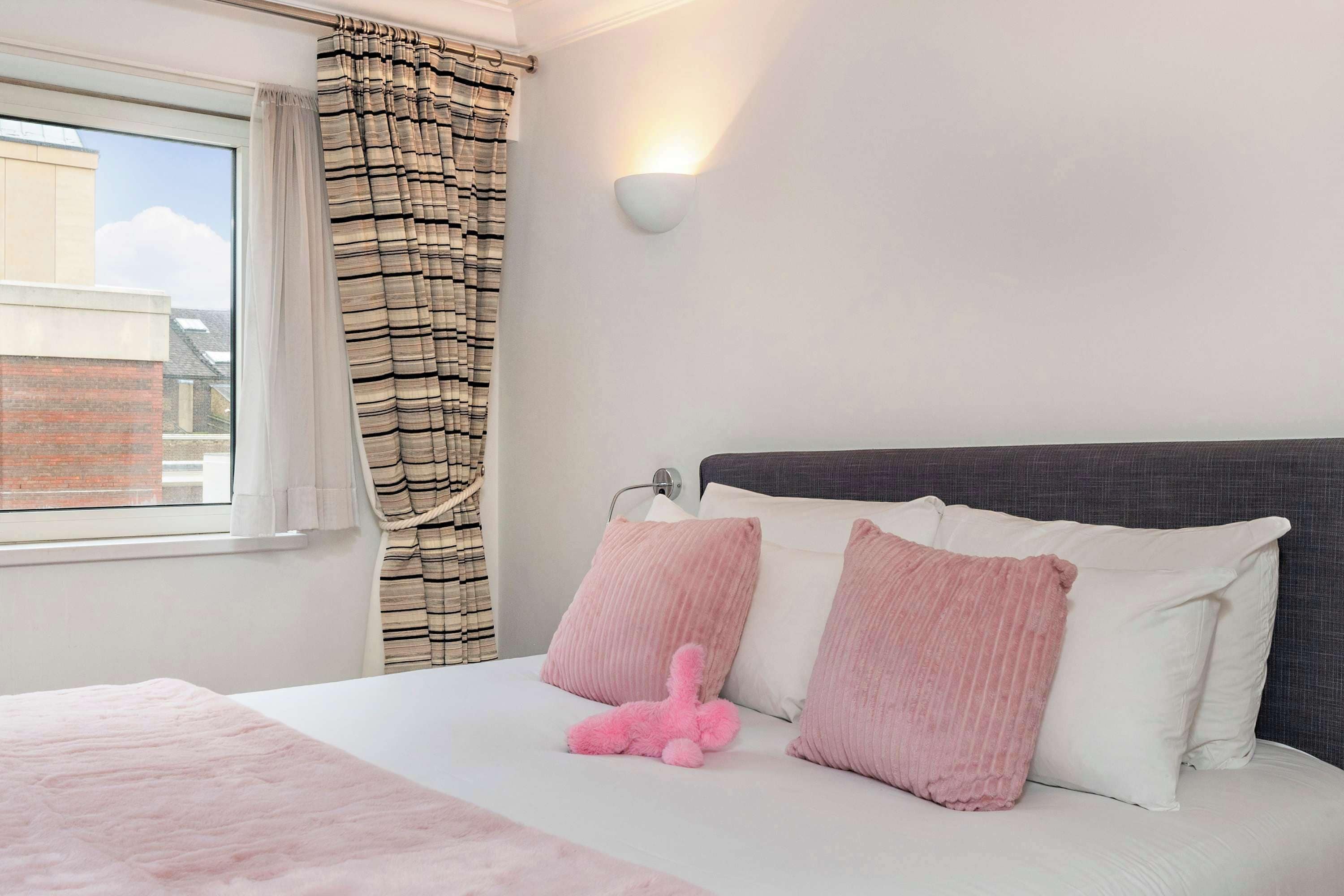 1 bedroom, individually decorated, individually furnished