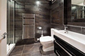 Bathroom - Charter Luxe - Covent Garden - By Frankie Says (London)