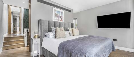 LÀgenhet - flera sÀngar - kök - utsikt mot trÀdgÄrden (Bateman St 13, 2)