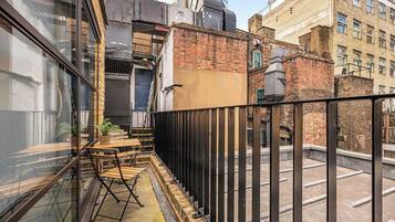 Apartment, Multiple Beds, Kitchen, Garden View (Bateman St 13, 2) | Outdoor dining
