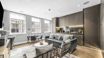 Apartment, Multiple Beds, Kitchen, Garden View (Bateman St 13, 2) | Living area