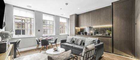 Apartment, Multiple Beds, Kitchen, Garden View (Bateman St 13, 2) | Living area