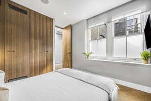 Apartamento, várias camas, cozinha, vista para o jardim (Bateman St 13, 2) | Vista do quarto