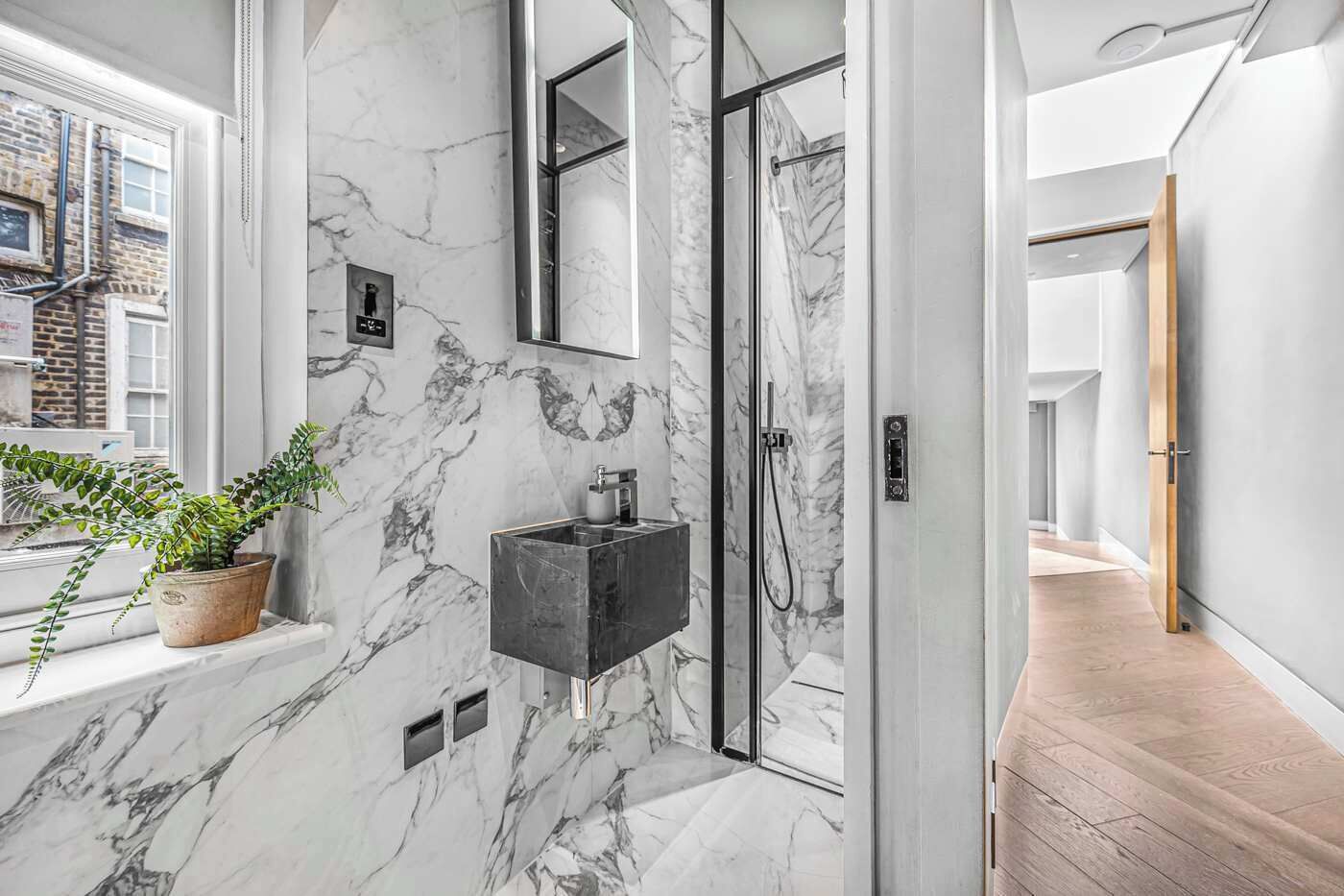 Appartement, meerdere bedden, keuken, uitzicht op tuin (Bateman St 13, 2) | Badkamer | Handdoeken