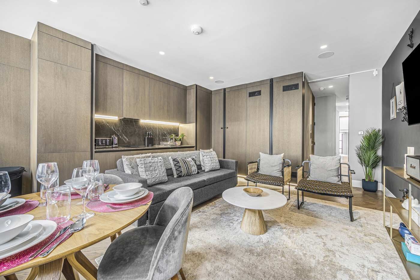 Apartment, Multiple Beds, Kitchen, Garden View (Bateman St 13, 2) | Living area