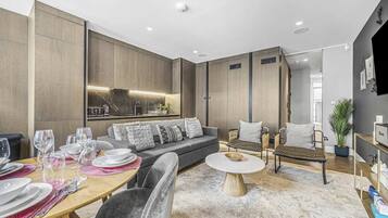 Apartment, Multiple Beds, Kitchen, Garden View (Bateman St 13, 2) | Living area