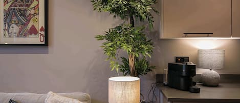 Apartment, 1 King Bed with Sofa bed, Kitchen, City View (Bloomsbury Square 6) | Interior