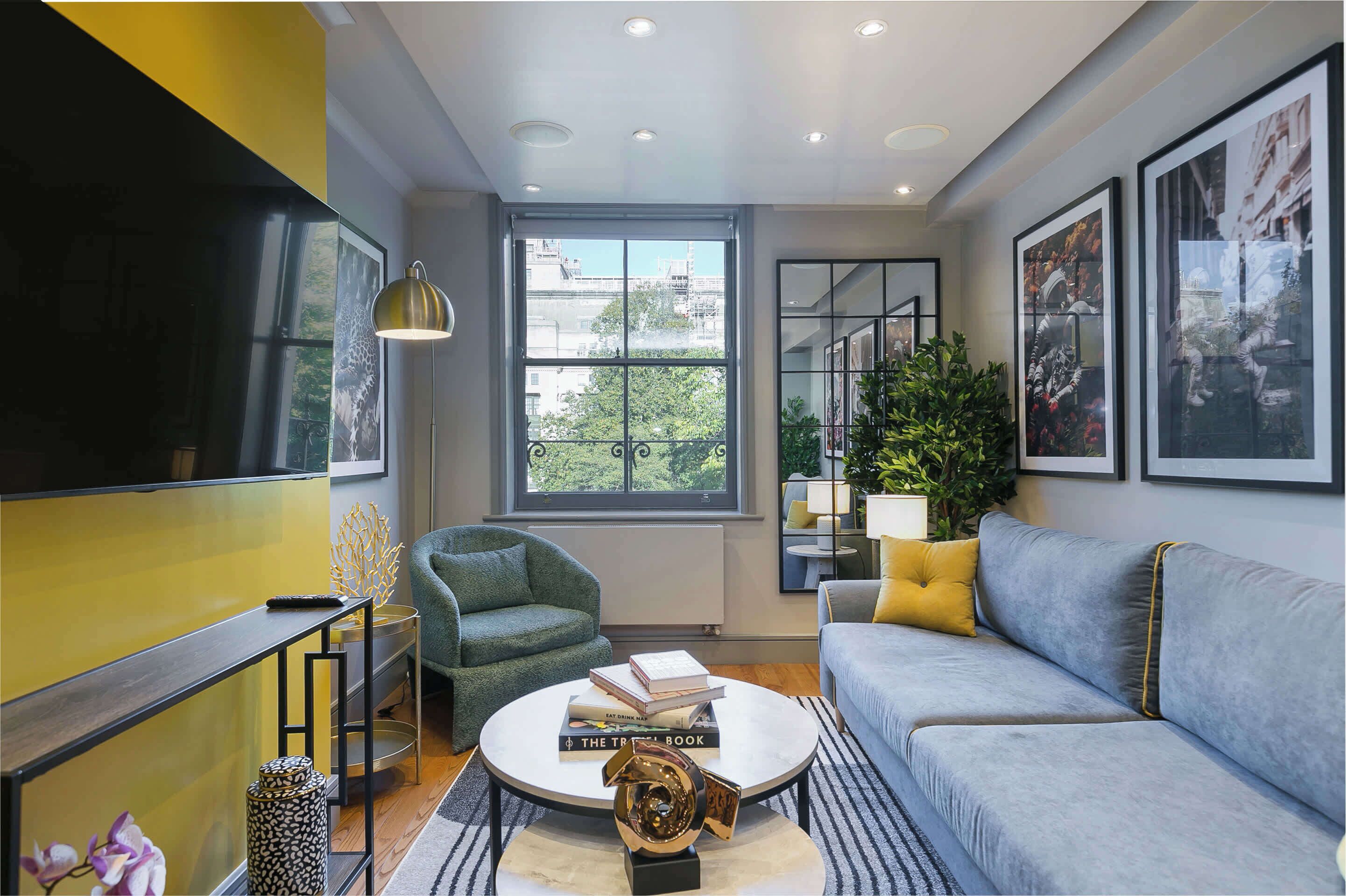 Apartment, 1 King Bed with Sofa bed, Balcony, City View (Bloomsbury Square 9) | Living area