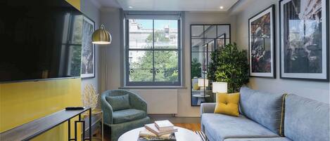 Apartment, 1 King Bed with Sofa bed, Balcony, City View (Bloomsbury Square 9) | Living area