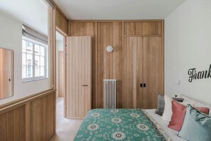 Apartament, 1 llit de matrimoni gran i sofà llit, cuina, vistes a la ciutat (Brewer St B) | 1 dormitori i roba de llit 