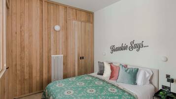 Apartemen, 1 Tempat Tidur King dengan tempat tidur Sofa, dapur, pemandangan kota (Brewer St B) | 1 kamar tidur dan seprai linen