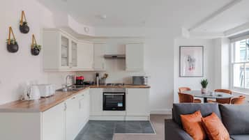 Appartement, 1 très grand lit et 1 canapé-lit, animaux de compagnie interdits (Foley St 3) | Cuisine privée