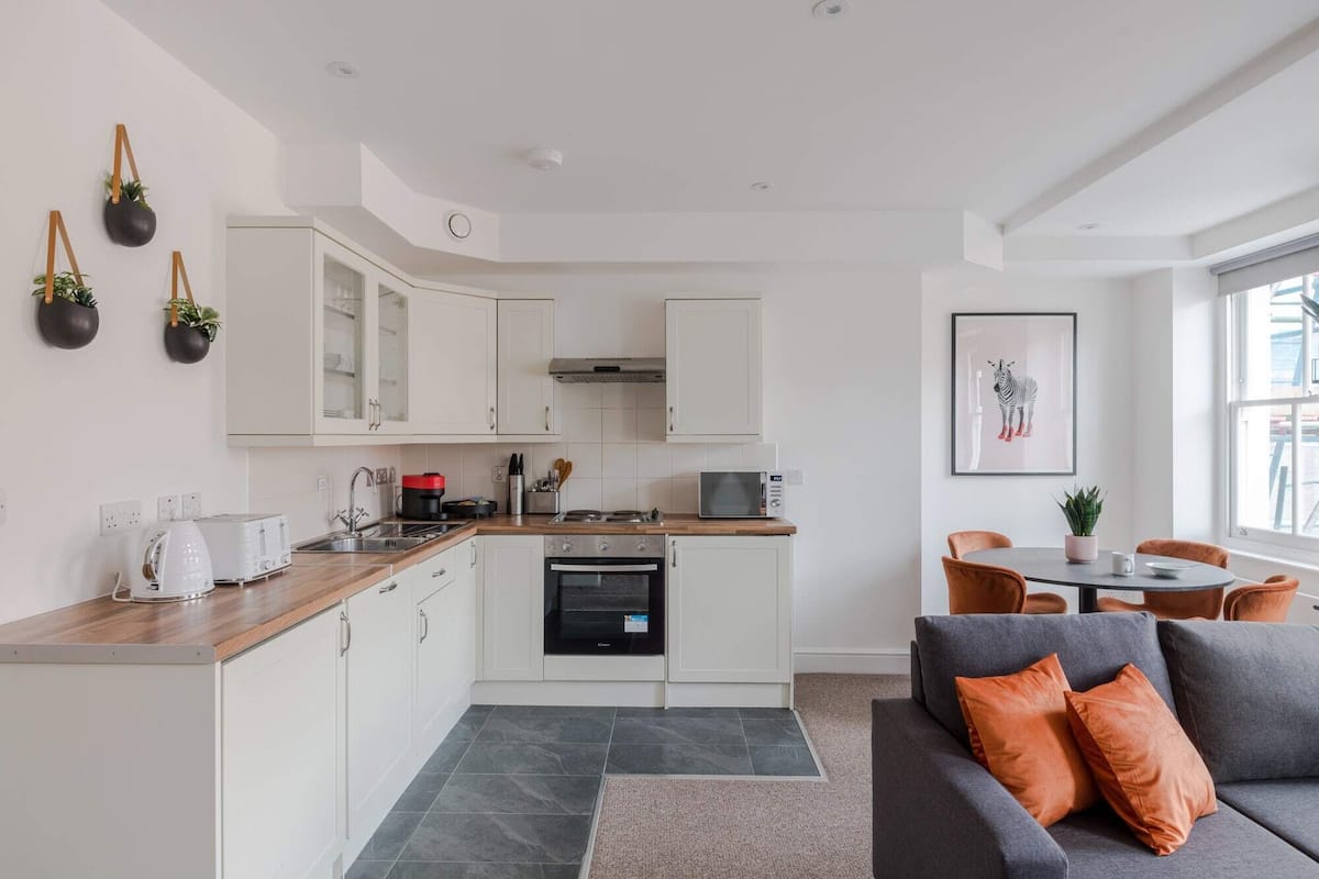 Apartment, 1 King Bed with Sofa bed, Pets Not Allowed, City View (Foley St 3) | Private kitchen