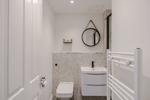 Apartamento, 1 cama King e sofá-cama, não aceita animais de estimação (Foley St 3) | Banheiro