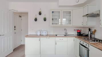 Apartamento, 1 cama King e sofá-cama, não aceita animais de estimação (Foley St 3) | Cozinha privada