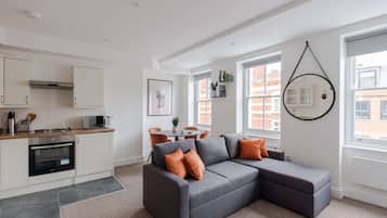 Apartment, 1 King-Bett und Schlafsofa, Haustiere nicht gestattet, Stadtblick (Foley St 3) | Wohnbereich