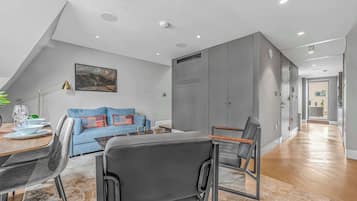 Appartement, 1 trÚs grand lit et 1 canapé-lit, patio, vue ville (Bateman St 13, 3) | Intérieur