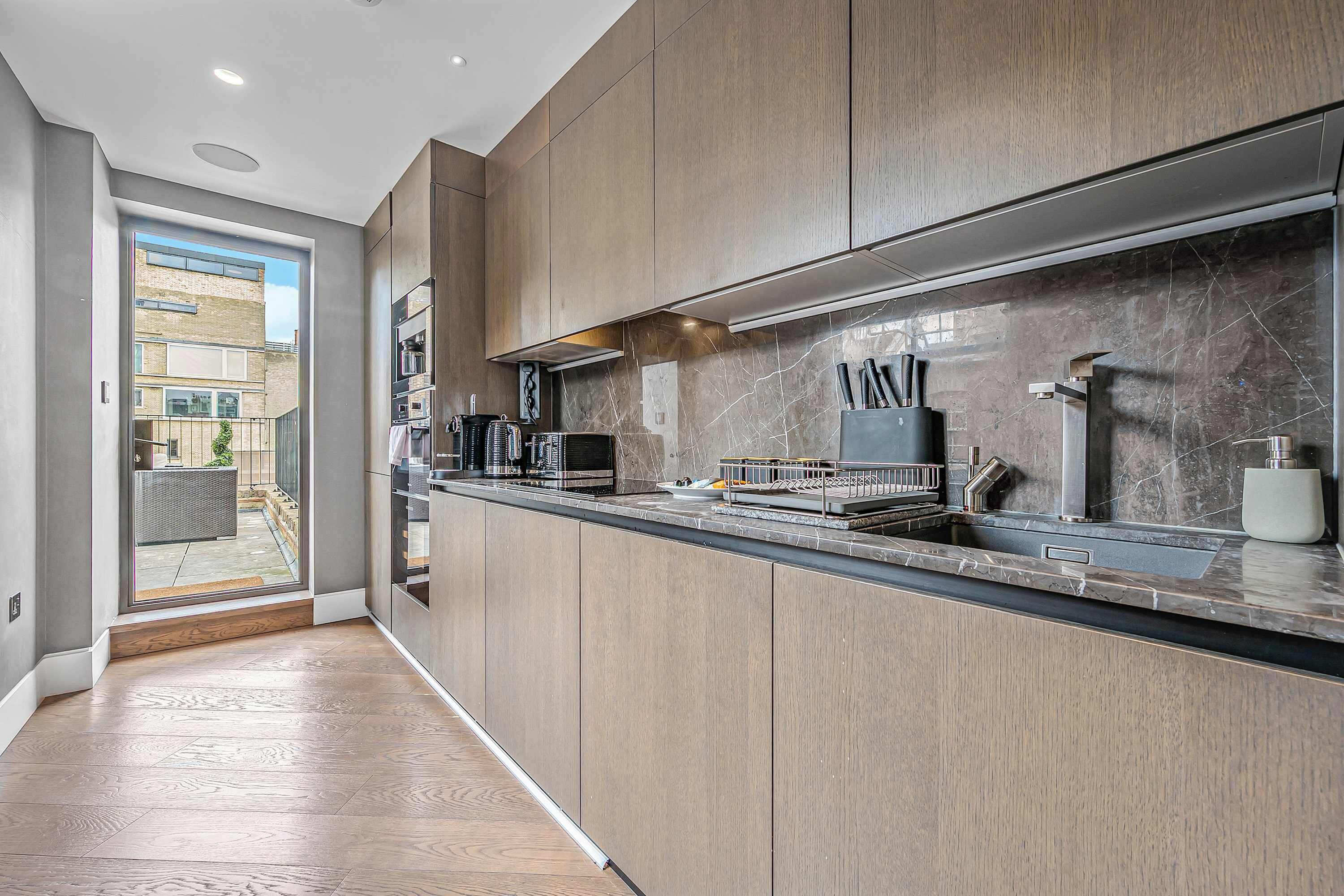 Apartamento, 1 cama de matrimonio grande con sofá cama, patio, vistas a la ciudad (Bateman St 13, 3) | Cocina privada