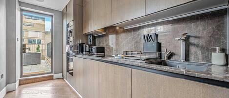 Apartment, 1 King Bed with Sofa bed, Patio, City View (Bateman St 13, 3) | Private kitchen