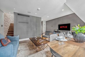 Apartemen, 1 Tempat Tidur King dengan tempat tidur Sofa, patio, pemandangan kota (Bateman St 13, 3) | Interior