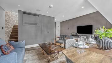 Appartement, 1 kingsize bed met slaapbank, patio, uitzicht op stad (Bateman St 13, 3) | Interieur