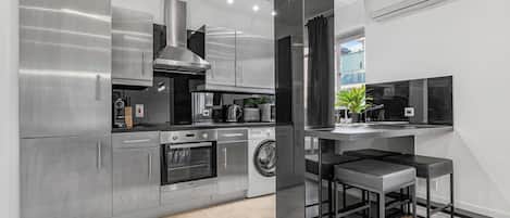 Lejlighed - flere senge - terrasse - byudsigt (Berners St 21, 6) | Privat køkken