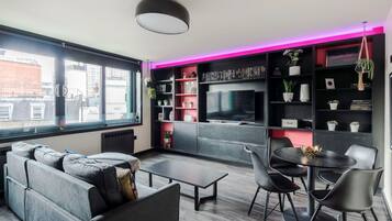 Appartement, 1 lit double et 1 canapé-lit, patio, vue ville (Old Compton 4) | Coin séjour