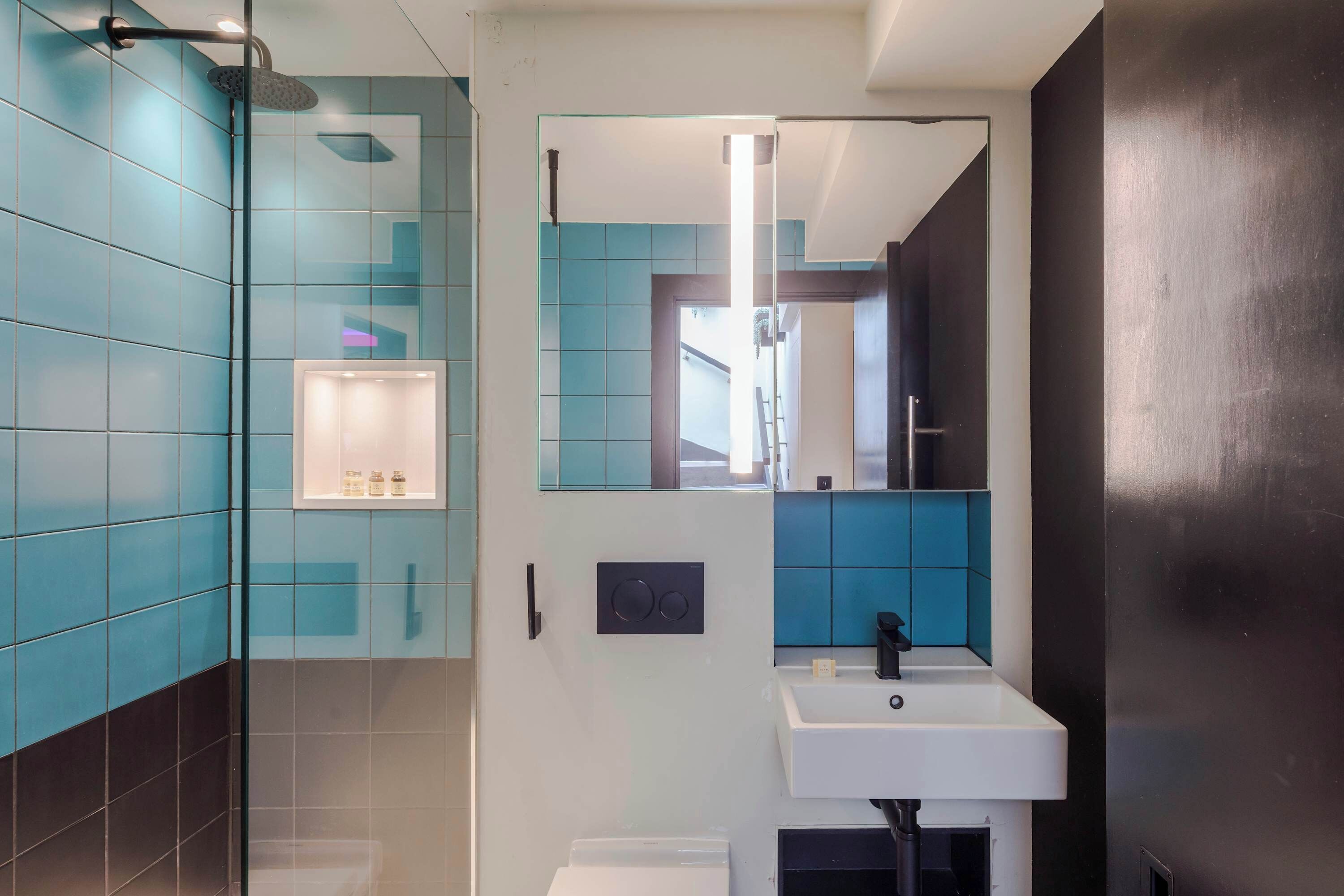 Appartement, 1 tweepersoonsbed met slaapbank, patio, uitzicht op stad (Old Compton 4) | Badkamer | Handdoeken