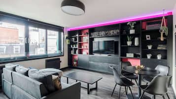 Appartement, 1 tweepersoonsbed met slaapbank, patio, uitzicht op stad (Old Compton 4) | Woonruimte