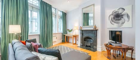 Apartment, 1 Double Bed with Sofa bed, Patio, City View (Chandos Pl 45) | Living area