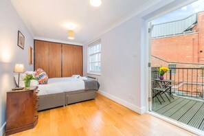 Apartment, 1 Double Bed with Sofa bed, Patio, City View (Chandos Pl 45) - Nelson's Pad - Trafalgar Square - by Frankie Says (London)