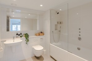 Bathroom - The Portland Penthouse - Marylebone - by Frankie (London)