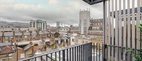 Appartement, plusieurs lits, patio, vue ville (GPS 90, 5) | Vue de la chambre