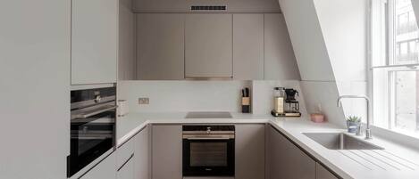 Apartment, Multiple Beds, Patio, City View (GPS 90, 5) | Private kitchen