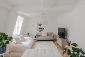 Interior - The Portland Penthouse - Marylebone - by Frankie (London)